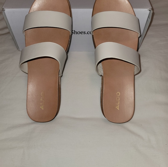 Aldo Brand new with box never worn  white leather smooth sandal size 9 - Picture 3 of 7